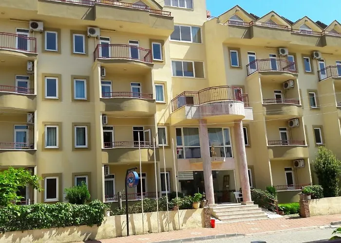 Albatros Aparthotel *